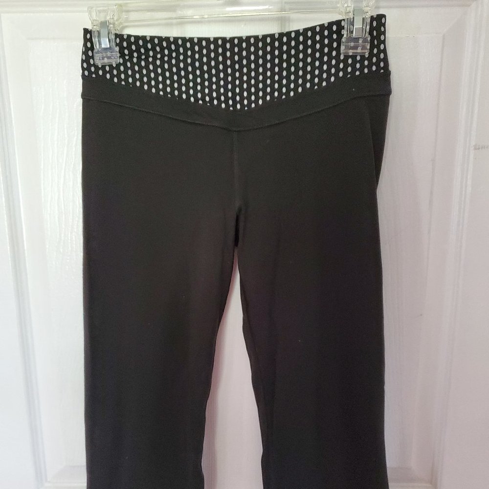 Black VS capri yoga pants